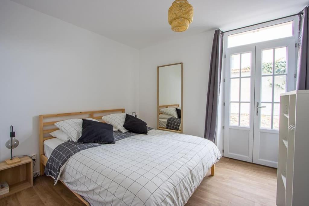 Appartement Avec Terrasse Et Parking, A Meaux Exterior photo